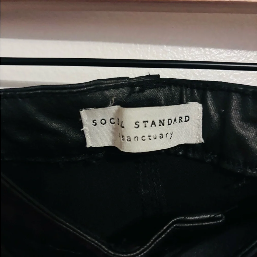 Sanctuary black ankle skinny faux leather pants without padding button pockets